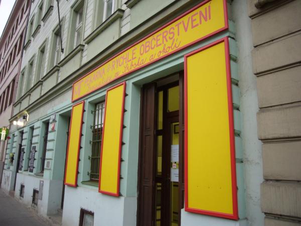 Vchod do pekárny a rychlého občerstvení ze Srbska a okolí